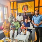 यह लाइन विपक्ष के लिए “जो दरारों की चर्चा कर रहे थे, उन्हें यह मुस्कुराती तस्वीर जवाब दे रही है।”
