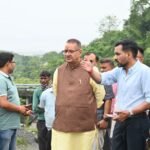 गणेश जोशी ने बारिश से क्षतिग्रस्त सड़क का लिया स्थलीय जायजा