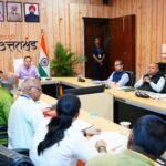 मुख्यमंत्री धामी ने स्थानीय उत्पादों को व्यापक स्तर पर बढ़ावा देने, उनकी गुणवत्ता एवं ब्रांडिंग पर ध्यान देने तथा बेहतर बाजार उपलब्ध कराने के निर्देश दिए