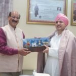 स्वास्थ्य सेवाओं को लेकर श्रीमहंत देवेन्द्र दास जी महाराज से स्वास्थ्य मंत्री की महत्वपूर्ण चर्चा