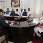 जिन पात्र लाभार्थियों का आधार नहीं बन पा रहा, उन्हें चिन्हित कर अकाउंट बेस्ड पेमेंट की व्यवस्था की जाए : मुख्यमंत्री धामी
